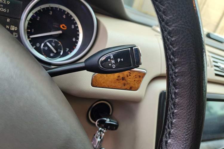 Used Mercedes-Benz R-Class 2011 R 300 L Business Model Gear Lever