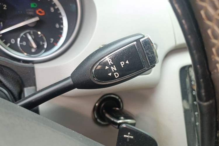 Used Mercedes-Benz R-Class 2011 R 300 L Business Model Gear Lever