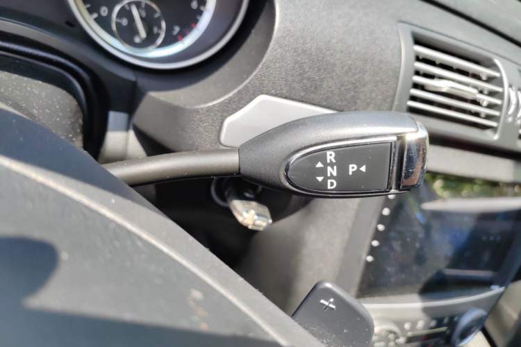 Used Mercedes-Benz R-Class 2011 R 300 L Business Model Gear Lever