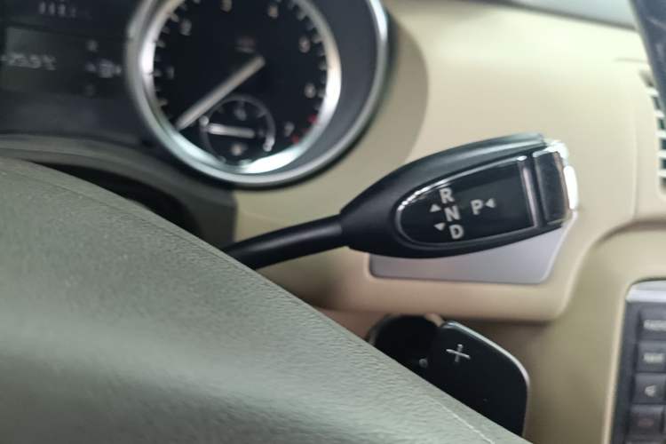 Used Mercedes-Benz R-Class 2011 R 300 L Business Model Gear Lever