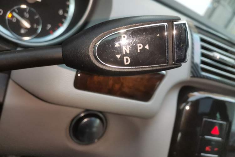 Used Mercedes-Benz R-Class 2011 R 350 L 4MATIC Gear Lever
