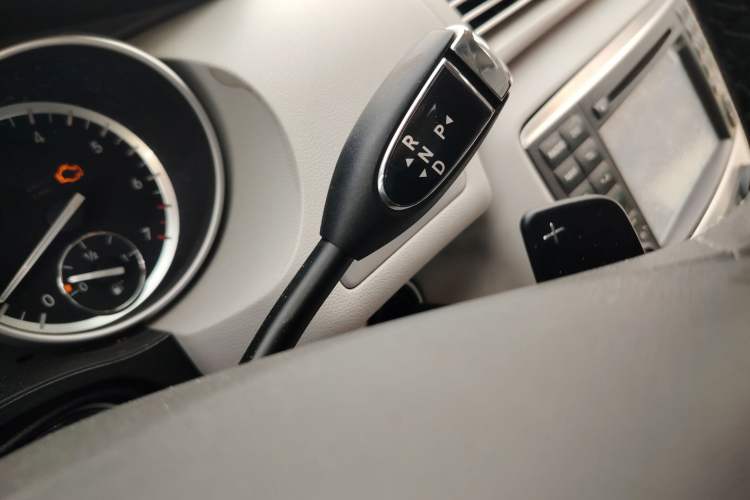 Used Mercedes-Benz R-Class 2011 R 300 L Business Model Gear Lever