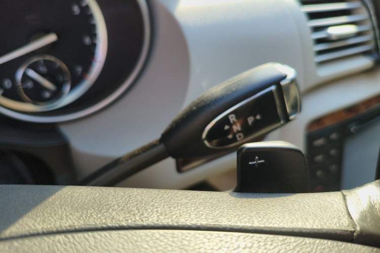Used Mercedes-Benz R-Class 2011 R 300 L Business Model Gear Lever