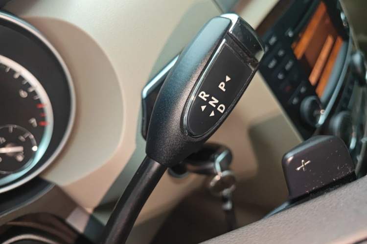 Used Mercedes-Benz R-Class 2011 R 300 L Luxury Model Gear Lever