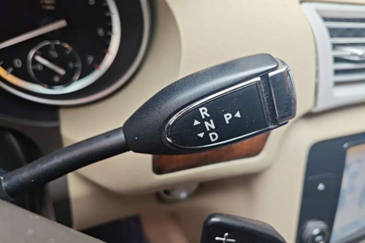 Used Mercedes-Benz R-Class 2011 R 350 L 4MATIC Gear Lever