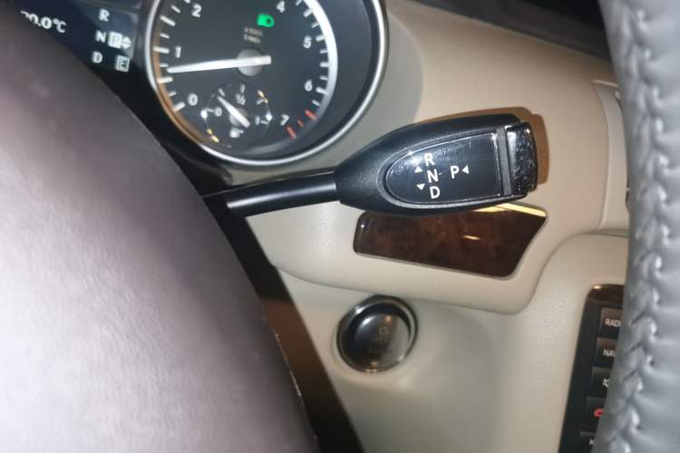 Used Mercedes-Benz R-Class 2011 R 350 L 4MATIC Gear Lever