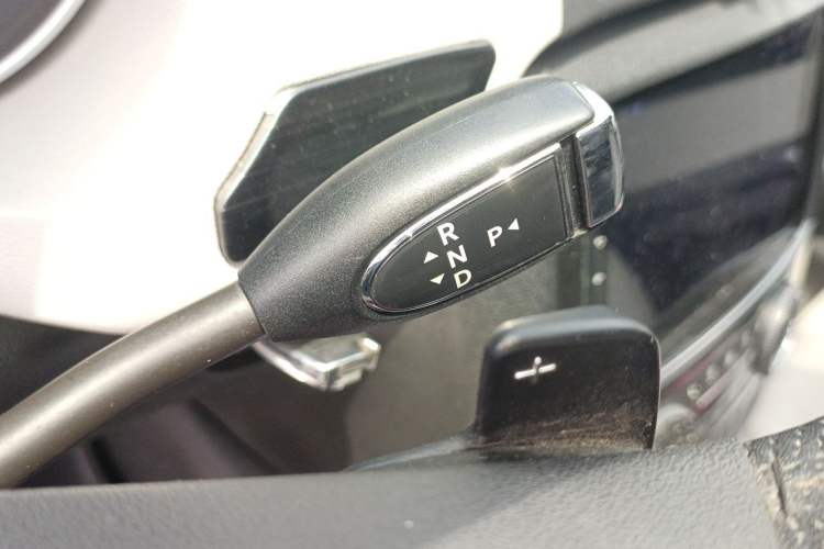 Used Mercedes-Benz R-Class 2011 R 300 L Business Model Gear Lever