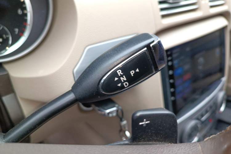 Used Mercedes-Benz R-Class 2011 R 300 L Business Model Gear Lever