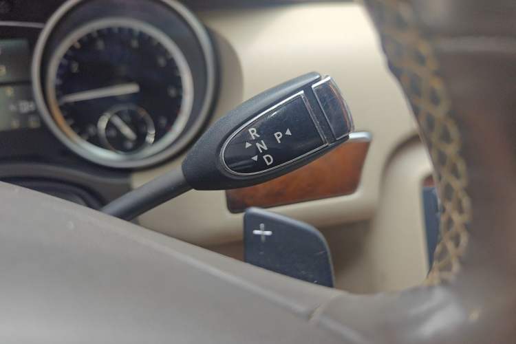 Used Mercedes-Benz R-Class 2011 R 300 L Luxury Model Gear Lever