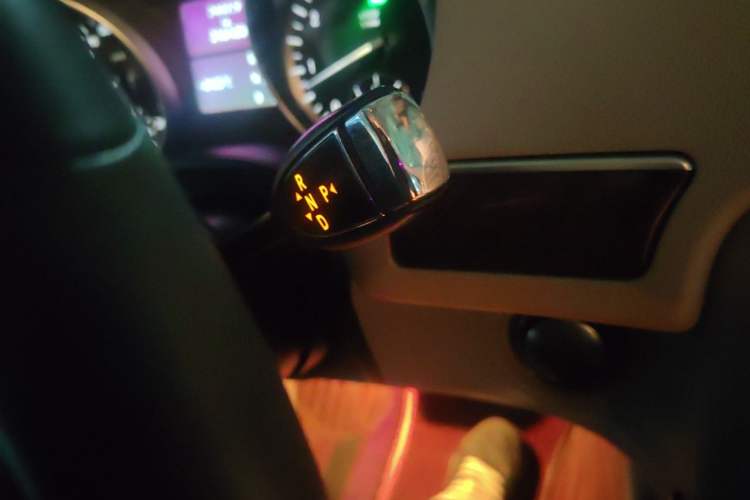 Used Mercedes-Benz R-Class 2011 R 350 L 4MATIC Gear Lever