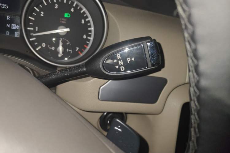 Used Mercedes-Benz R-Class 2011 R 300 L Business Model Gear Lever