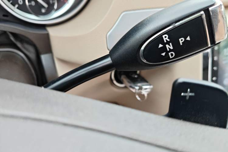 Used Mercedes-Benz R-Class 2011 R 300 L Business Model Gear Lever