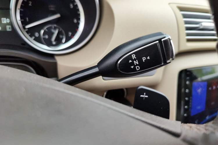 Used Mercedes-Benz R-Class 2011 R 300 L Business Model Gear Lever