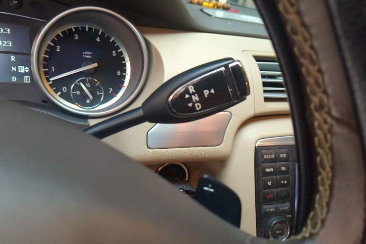 Used Mercedes-Benz R-Class 2011 R 300 L Business Model Gear Lever