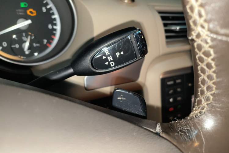 Used Mercedes-Benz R-Class 2011 R 300 L Business Model Gear Lever