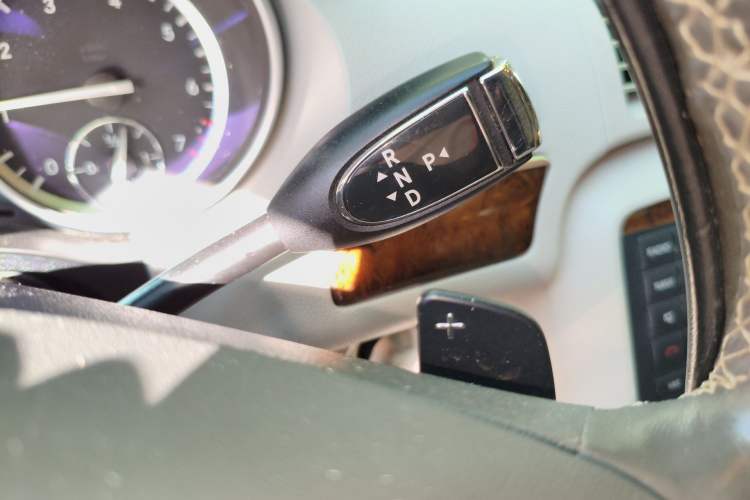 Used Mercedes-Benz R-Class 2011 R 350 L 4MATIC Gear Lever
