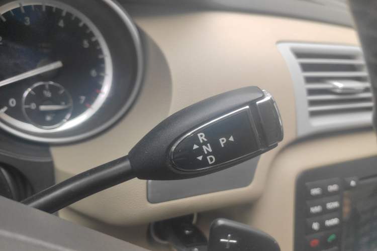 Used Mercedes-Benz R-Class 2011 R 300 L Business Model Gear Lever