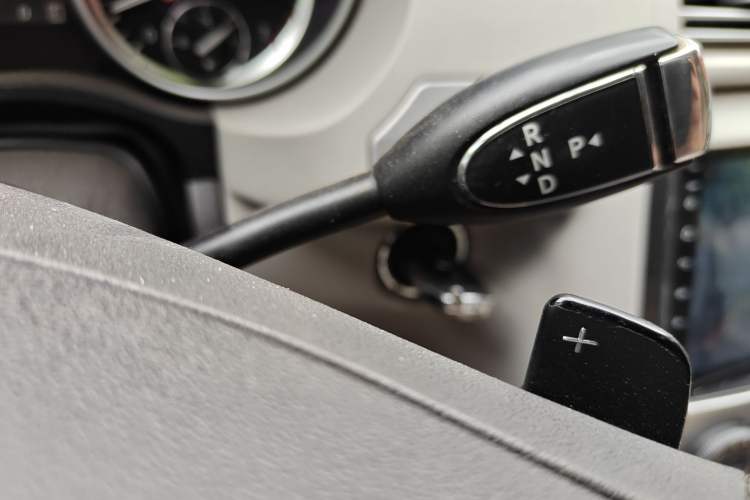 Used Mercedes-Benz R-Class 2011 R 300 L Business Model Gear Lever