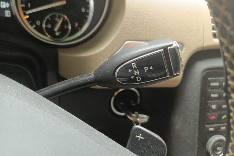 Used Mercedes-Benz R-Class 2011 R 300 L Business Model Gear Lever