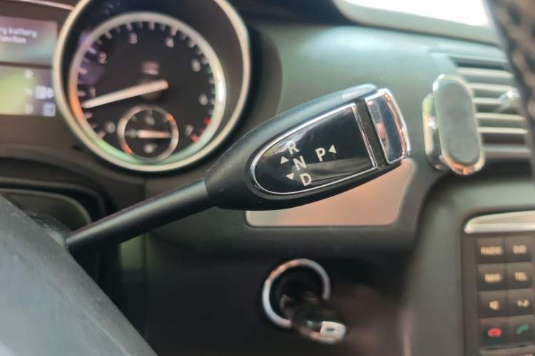 Used Mercedes-Benz R-Class 2011 R 300 L Business Model Gear Lever