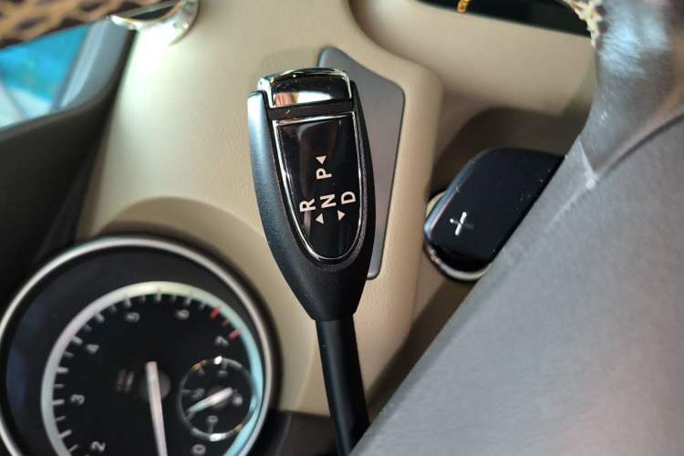 Used Mercedes-Benz R-Class 2011 R 300 L Business Model Gear Lever