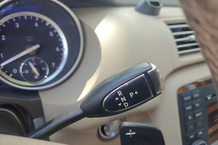 Used Mercedes-Benz R-Class 2011 R 350 L 4MATIC Gear Lever