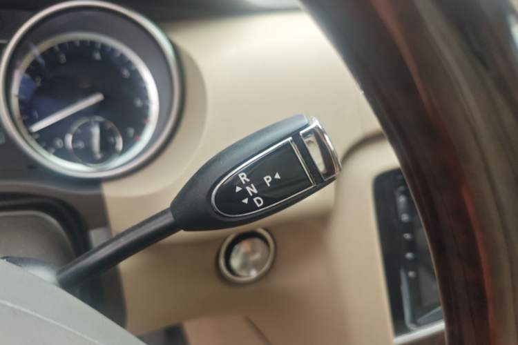 Used Mercedes-Benz R-Class 2011 R 350 L 4MATIC Gear Lever
