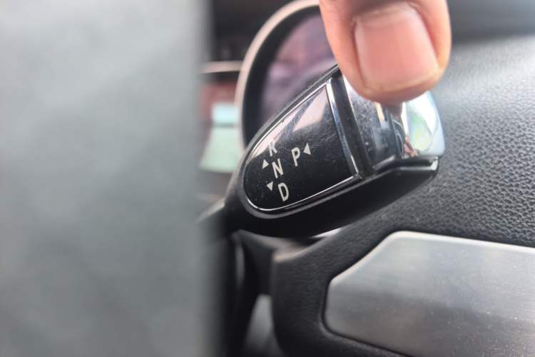 Used Mercedes-Benz R-Class 2011 R 300 L Business Model Gear Lever