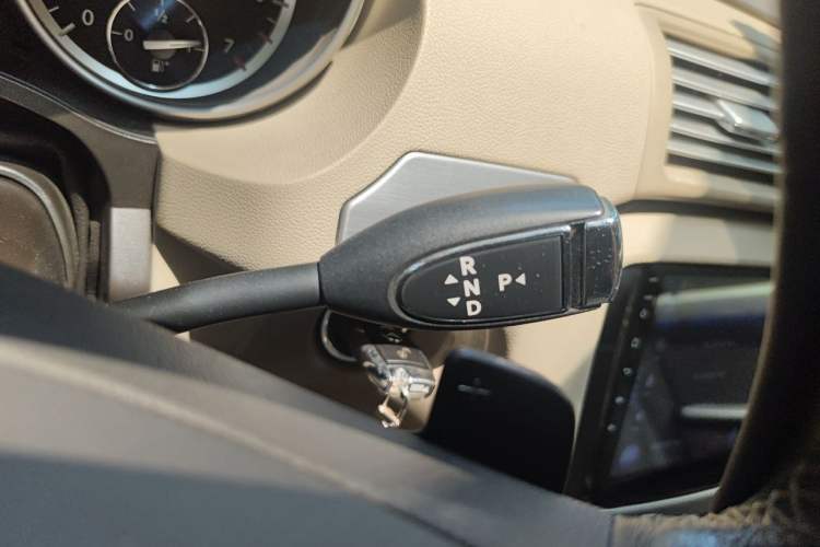 Used Mercedes-Benz R-Class 2011 R 300 L Business Model Gear Lever