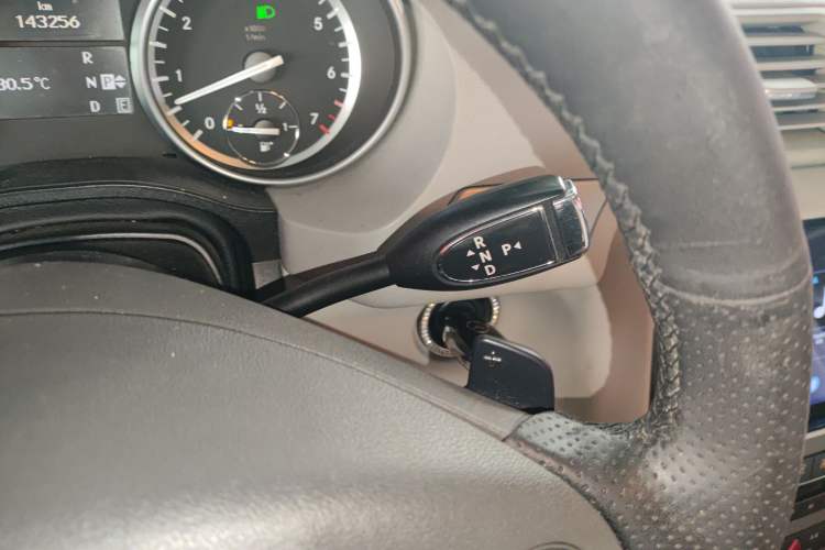 Used Mercedes-Benz R-Class 2011 R 300 L Business Model Gear Lever