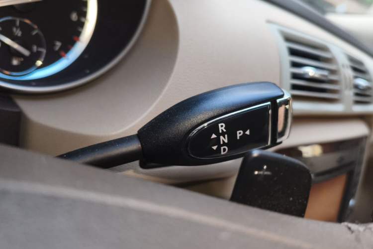 Used Mercedes-Benz R-Class 2011 R 350 L 4MATIC Gear Lever