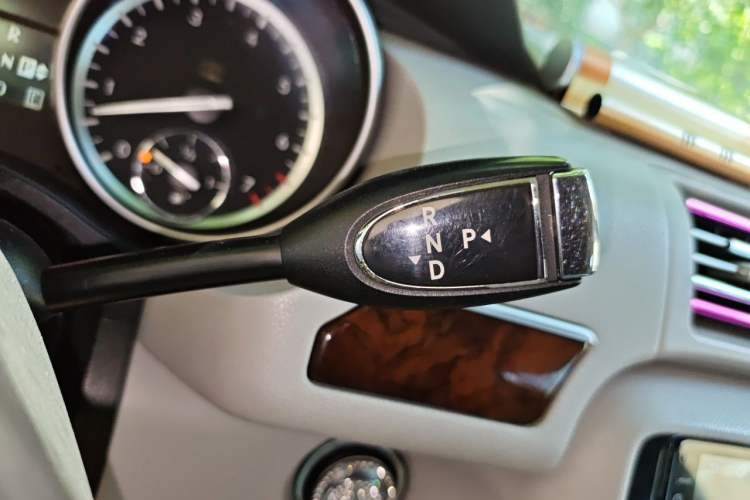 Used Mercedes-Benz R-Class 2011 R 350 L 4MATIC Gear Lever