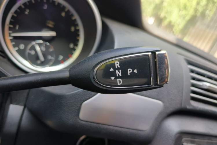 Used Mercedes-Benz R-Class 2011 R 300 L Business Model Gear Lever
