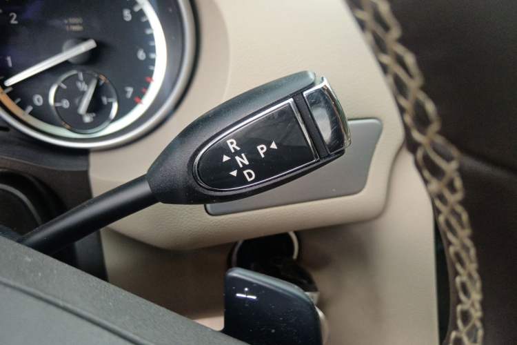 Used Mercedes-Benz R-Class 2011 R 300 L Business Model Gear Lever