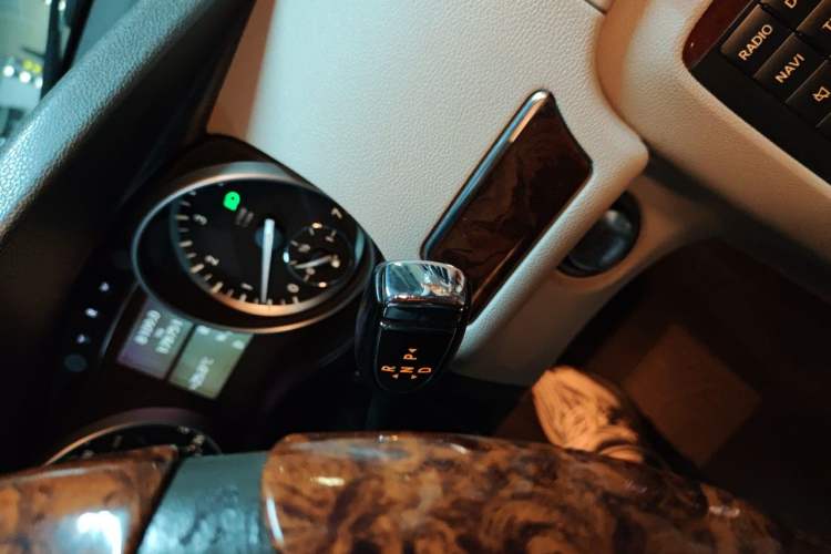 Used Mercedes-Benz R-Class 2011 R 350 L 4MATIC Gear Lever
