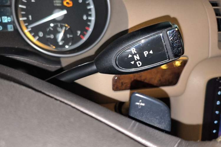 Used Mercedes-Benz R-Class 2011 R 350 L 4MATIC Gear Lever