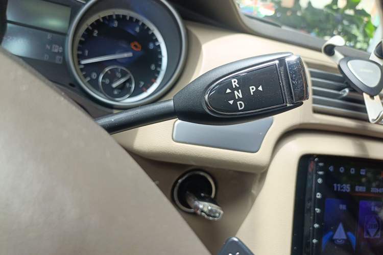 Used Mercedes-Benz R-Class 2011 R 300 L Business Model Gear Lever