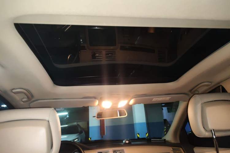 Used Mercedes-Benz R-Class 2011 R 350 L 4MATIC Headliner