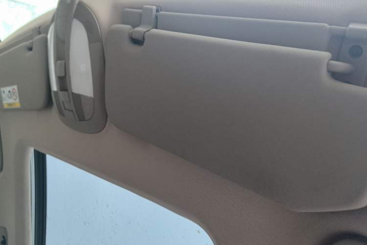 Used Mercedes-Benz R-Class 2011 R 350 L 4MATIC Headliner