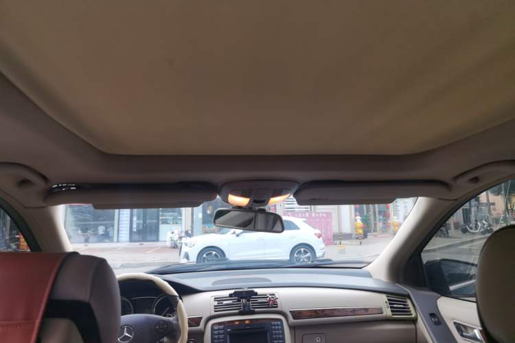 Used Mercedes-Benz R-Class 2011 R 350 L 4MATIC Headliner