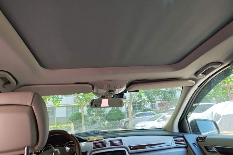 Used Mercedes-Benz R-Class 2011 R 350 L 4MATIC Headliner