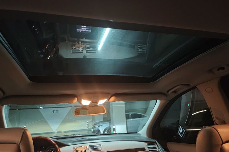Used Mercedes-Benz R-Class 2011 R 350 L 4MATIC Headliner