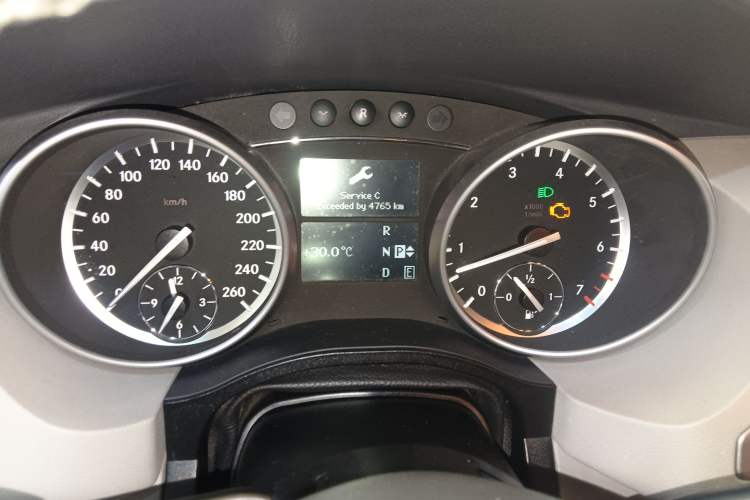 Used Mercedes-Benz R-Class 2011 R 300 L Business Model Instrument Cluster