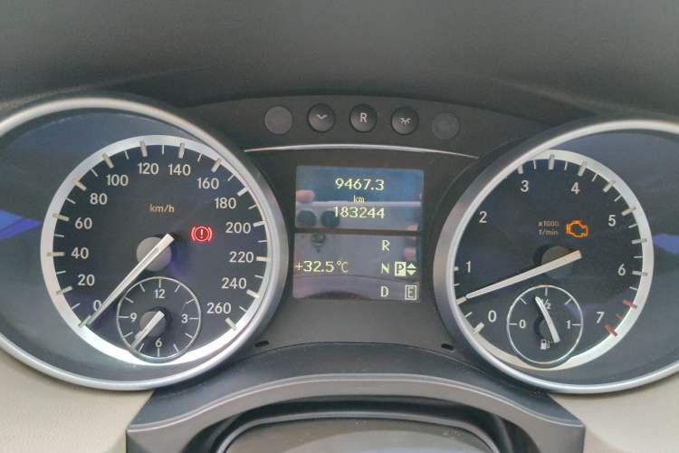 Used Mercedes-Benz R-Class 2011 R 300 L Business Model Instrument Cluster