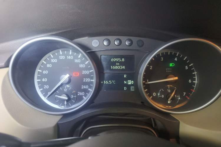 Used Mercedes-Benz R-Class 2011 R 300 L Business Model Instrument Cluster