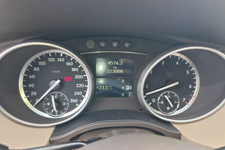 Used Mercedes-Benz R-Class 2011 R 300 L Business Model Instrument Cluster