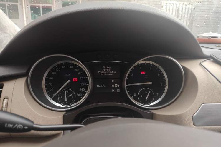 Used Mercedes-Benz R-Class 2011 R 300 L Business Model Instrument Cluster