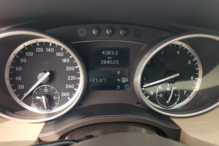 Used Mercedes-Benz R-Class 2011 R 300 L Business Model Instrument Cluster