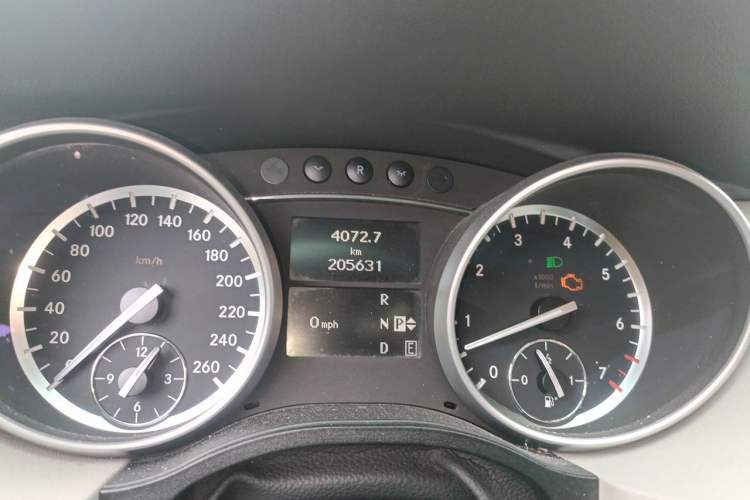 Used Mercedes-Benz R-Class 2011 R 300 L Business Model Instrument Cluster