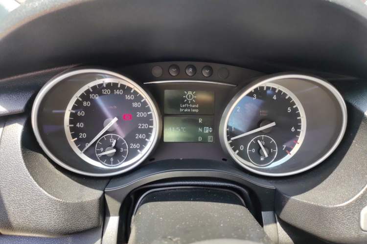 Used Mercedes-Benz R-Class 2011 R 300 L Business Model Instrument Cluster